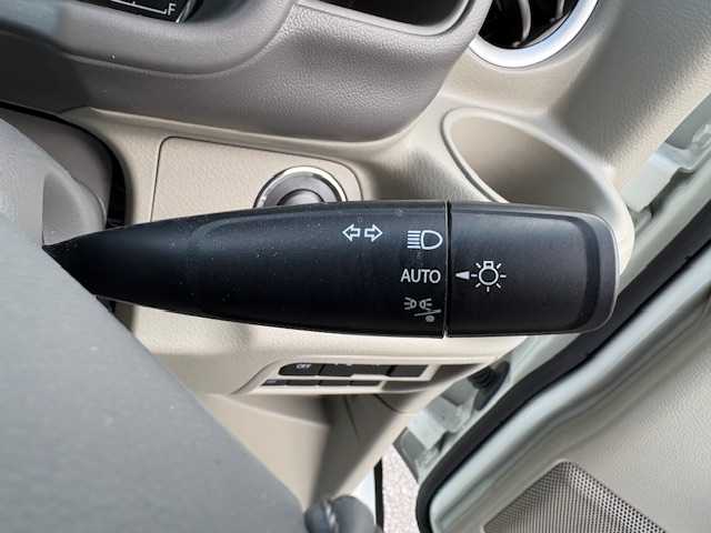 日産 ＮＶ１００クリッパー リオ G 大阪府 2023(令5)年 0.8万km スノーパールホワイト ナビ　/フルセグ　/Ｂｌｕｅｔｏｏｔｈ　/バックカメラ　/両側パワースライドドア　/オートステップ　/シートヒーター　/ドライブレコーダー　/ＥＴＣ　/ＬＥＤヘッドライト　/衝突軽減ブレーキ　/フロアーマット　/バイザー