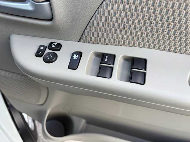 日産 ＮＶ１００クリッパー リオ G 大阪府 2023(令5)年 0.8万km スノーパールホワイト ナビ　/フルセグ　/Ｂｌｕｅｔｏｏｔｈ　/バックカメラ　/両側パワースライドドア　/オートステップ　/シートヒーター　/ドライブレコーダー　/ＥＴＣ　/ＬＥＤヘッドライト　/衝突軽減ブレーキ　/フロアーマット　/バイザー