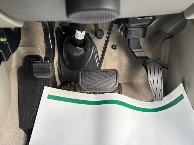 日産 ＮＶ１００クリッパー リオ G 大阪府 2023(令5)年 0.8万km スノーパールホワイト ナビ　/フルセグ　/Ｂｌｕｅｔｏｏｔｈ　/バックカメラ　/両側パワースライドドア　/オートステップ　/シートヒーター　/ドライブレコーダー　/ＥＴＣ　/ＬＥＤヘッドライト　/衝突軽減ブレーキ　/フロアーマット　/バイザー