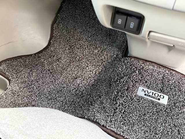 日産 ＮＶ１００クリッパー リオ G 大阪府 2023(令5)年 0.8万km スノーパールホワイト ナビ　/フルセグ　/Ｂｌｕｅｔｏｏｔｈ　/バックカメラ　/両側パワースライドドア　/オートステップ　/シートヒーター　/ドライブレコーダー　/ＥＴＣ　/ＬＥＤヘッドライト　/衝突軽減ブレーキ　/フロアーマット　/バイザー