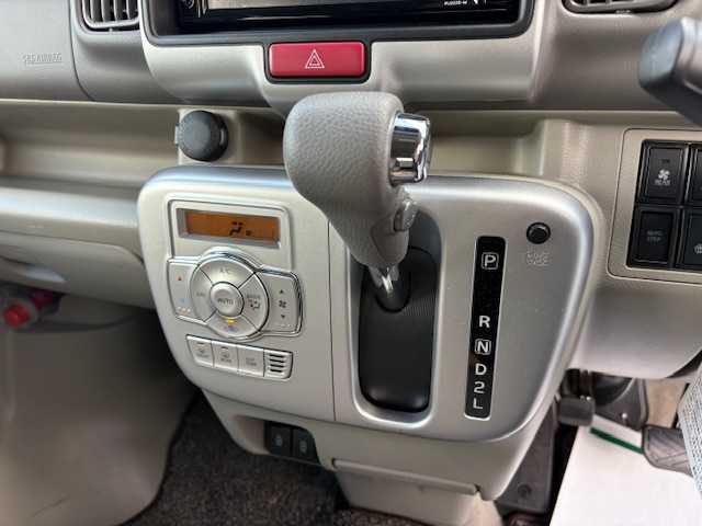 日産 ＮＶ１００クリッパー リオ G 大阪府 2023(令5)年 0.8万km スノーパールホワイト ナビ　/フルセグ　/Ｂｌｕｅｔｏｏｔｈ　/バックカメラ　/両側パワースライドドア　/オートステップ　/シートヒーター　/ドライブレコーダー　/ＥＴＣ　/ＬＥＤヘッドライト　/衝突軽減ブレーキ　/フロアーマット　/バイザー