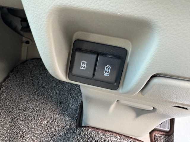 日産 ＮＶ１００クリッパー リオ G 大阪府 2023(令5)年 0.8万km スノーパールホワイト ナビ　/フルセグ　/Ｂｌｕｅｔｏｏｔｈ　/バックカメラ　/両側パワースライドドア　/オートステップ　/シートヒーター　/ドライブレコーダー　/ＥＴＣ　/ＬＥＤヘッドライト　/衝突軽減ブレーキ　/フロアーマット　/バイザー