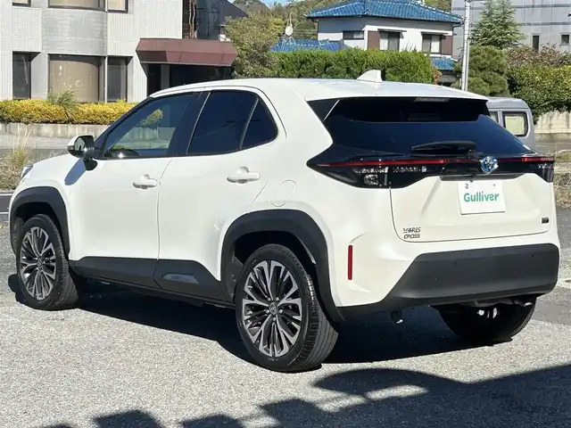 トヨタ ヤリスクロス ハイブリッド Z 千葉県 2022(令4)年 1.8万km ホワイトパールクリスタルシャイン 純正8インチディスプレイオーディオ＋ナビ/・フルセグTV/BTオーディオ/ラジオ/・Apple CarPlay/Android Auto対応/マルチテレインモニター/Toyota Safety Sense/・プリクラッシュセーフティシステム/・レーントレーシングアシスト/・レーダークルーズコントロール/・アダプティブハイビームシステム/・オートマチックハイビーム/・ロードサインアシスト/ブラインドスポットモニター/パーキングサポートブレーキ/ドライブレコーダー前後/ビルトインETC2.0/ハーフレザーシート/シートヒーター(D/N席)/パワーシート(D/N席)/純正フロアマット/純正１８インチアルミホイール/LEDヘッドランプ/取扱説明書/保証書