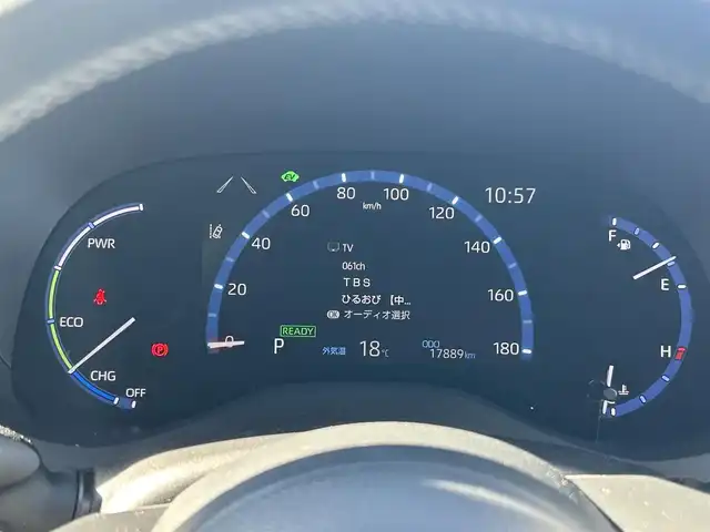 トヨタ ヤリスクロス ハイブリッド Z 千葉県 2022(令4)年 1.8万km ホワイトパールクリスタルシャイン 純正8インチディスプレイオーディオ＋ナビ/・フルセグTV/BTオーディオ/ラジオ/・Apple CarPlay/Android Auto対応/マルチテレインモニター/Toyota Safety Sense/・プリクラッシュセーフティシステム/・レーントレーシングアシスト/・レーダークルーズコントロール/・アダプティブハイビームシステム/・オートマチックハイビーム/・ロードサインアシスト/ブラインドスポットモニター/パーキングサポートブレーキ/ドライブレコーダー前後/ビルトインETC2.0/ハーフレザーシート/シートヒーター(D/N席)/パワーシート(D/N席)/純正フロアマット/純正１８インチアルミホイール/LEDヘッドランプ/取扱説明書/保証書