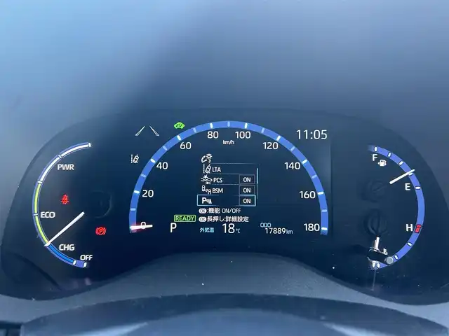 トヨタ ヤリスクロス ハイブリッド Z 千葉県 2022(令4)年 1.8万km ホワイトパールクリスタルシャイン 純正8インチディスプレイオーディオ＋ナビ/・フルセグTV/BTオーディオ/ラジオ/・Apple CarPlay/Android Auto対応/マルチテレインモニター/Toyota Safety Sense/・プリクラッシュセーフティシステム/・レーントレーシングアシスト/・レーダークルーズコントロール/・アダプティブハイビームシステム/・オートマチックハイビーム/・ロードサインアシスト/ブラインドスポットモニター/パーキングサポートブレーキ/ドライブレコーダー前後/ビルトインETC2.0/ハーフレザーシート/シートヒーター(D/N席)/パワーシート(D/N席)/純正フロアマット/純正１８インチアルミホイール/LEDヘッドランプ/取扱説明書/保証書