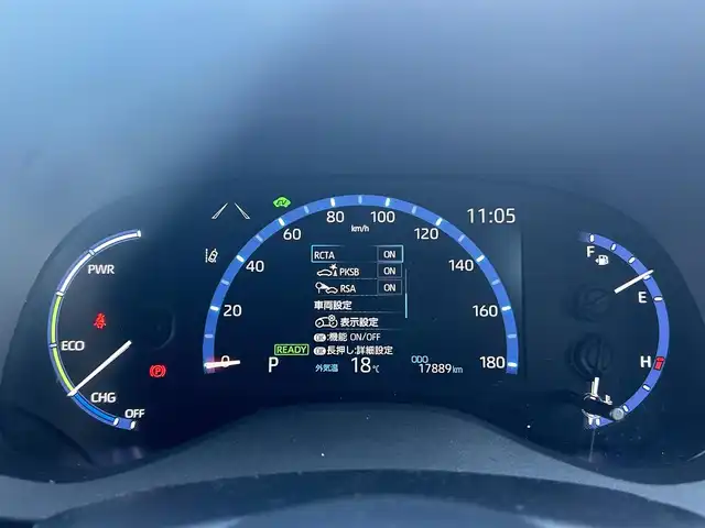 トヨタ ヤリスクロス ハイブリッド Z 千葉県 2022(令4)年 1.8万km ホワイトパールクリスタルシャイン 純正8インチディスプレイオーディオ＋ナビ/・フルセグTV/BTオーディオ/ラジオ/・Apple CarPlay/Android Auto対応/マルチテレインモニター/Toyota Safety Sense/・プリクラッシュセーフティシステム/・レーントレーシングアシスト/・レーダークルーズコントロール/・アダプティブハイビームシステム/・オートマチックハイビーム/・ロードサインアシスト/ブラインドスポットモニター/パーキングサポートブレーキ/ドライブレコーダー前後/ビルトインETC2.0/ハーフレザーシート/シートヒーター(D/N席)/パワーシート(D/N席)/純正フロアマット/純正１８インチアルミホイール/LEDヘッドランプ/取扱説明書/保証書