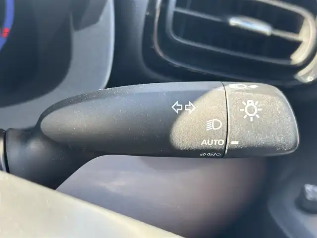 トヨタ ヤリスクロス ハイブリッド Z 千葉県 2022(令4)年 1.8万km ホワイトパールクリスタルシャイン 純正8インチディスプレイオーディオ＋ナビ/・フルセグTV/BTオーディオ/ラジオ/・Apple CarPlay/Android Auto対応/マルチテレインモニター/Toyota Safety Sense/・プリクラッシュセーフティシステム/・レーントレーシングアシスト/・レーダークルーズコントロール/・アダプティブハイビームシステム/・オートマチックハイビーム/・ロードサインアシスト/ブラインドスポットモニター/パーキングサポートブレーキ/ドライブレコーダー前後/ビルトインETC2.0/ハーフレザーシート/シートヒーター(D/N席)/パワーシート(D/N席)/純正フロアマット/純正１８インチアルミホイール/LEDヘッドランプ/取扱説明書/保証書