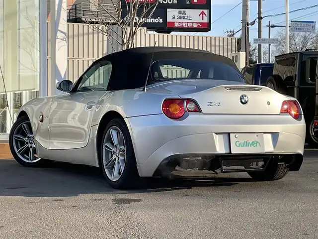 ＢＭＷ Ｚ４ 2．5i 道央・札幌 2004(平16)年 11.3万km チタンシルバーM ・純正ナビ/・社外マフラー/・電動格納ミラー/・オートエアコン/・オートライト/・フォグランプ/・DSC（横滑り防止装置）/・HIDヘッドライト/・レザーシート/・電動パワーシート両側/・社外フロアマット/・純正アルミホイール/・スペアキー/・パワーウインドウ/・パワーステアリング