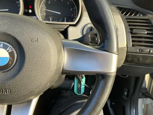 ＢＭＷ Ｚ４ 2．5i 道央・札幌 2004(平16)年 11.3万km チタンシルバーM ・純正ナビ/・社外マフラー/・電動格納ミラー/・オートエアコン/・オートライト/・フォグランプ/・DSC（横滑り防止装置）/・HIDヘッドライト/・レザーシート/・電動パワーシート両側/・社外フロアマット/・純正アルミホイール/・スペアキー/・パワーウインドウ/・パワーステアリング