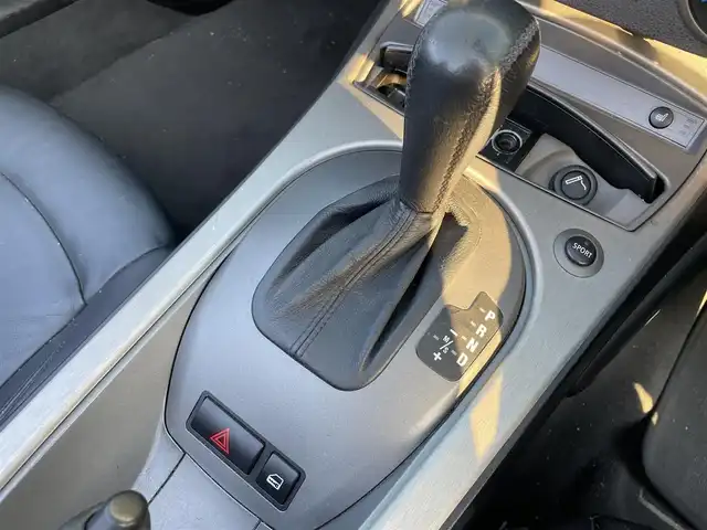 ＢＭＷ Ｚ４ 2．5i 道央・札幌 2004(平16)年 11.3万km チタンシルバーM ・純正ナビ/・社外マフラー/・電動格納ミラー/・オートエアコン/・オートライト/・フォグランプ/・DSC（横滑り防止装置）/・HIDヘッドライト/・レザーシート/・電動パワーシート両側/・社外フロアマット/・純正アルミホイール/・スペアキー/・パワーウインドウ/・パワーステアリング