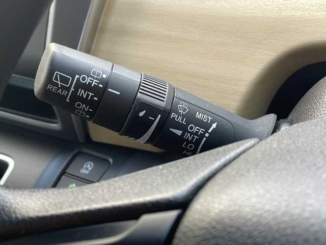 ホンダ フリード G ホンダセンシング 広島県 2017(平29)年 2.8万km シトロンドロップ 禁煙/ホンダセンシング/・衝突軽減ブレーキ〈CMBS〉/・誤発進抑制機能/・ACC〈アダプティブ・クルーズ・コントロール〉/・LKAS〈車線維持支援システム〉/・歩行者事故低減ステアリング/・路外逸脱抑制機能/・先行車発進お知らせ機能/・標識認識機能/社外ナビ（CN-RE03D）/・フルセグ/CD/DVD/Bluetooth/SD/REC/バックカメラ/両側パワースライドドア/ステアリングスイッチ/スマートキー/プッシュスタート/スペアキー/純正ドアバイザー/前後ドライブレコーダー（DRH-224SD）/ETC/純正15インチアルミホイール/Wエアバック