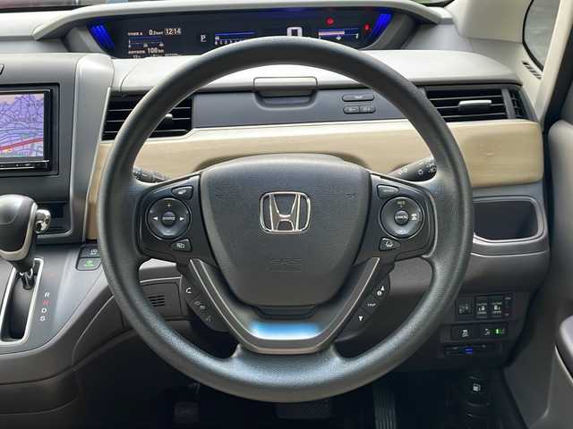 ホンダ フリード G ホンダセンシング 広島県 2017(平29)年 2.8万km シトロンドロップ 禁煙/ホンダセンシング/・衝突軽減ブレーキ〈CMBS〉/・誤発進抑制機能/・ACC〈アダプティブ・クルーズ・コントロール〉/・LKAS〈車線維持支援システム〉/・歩行者事故低減ステアリング/・路外逸脱抑制機能/・先行車発進お知らせ機能/・標識認識機能/社外ナビ（CN-RE03D）/・フルセグ/CD/DVD/Bluetooth/SD/REC/バックカメラ/両側パワースライドドア/ステアリングスイッチ/スマートキー/プッシュスタート/スペアキー/純正ドアバイザー/前後ドライブレコーダー（DRH-224SD）/ETC/純正15インチアルミホイール/Wエアバック