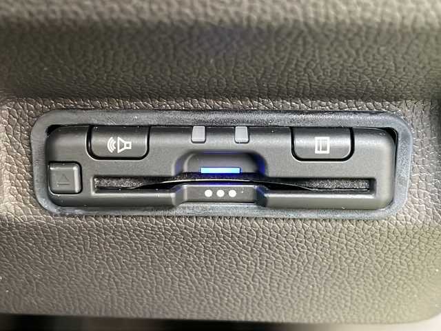 ホンダ フリード G ホンダセンシング 広島県 2017(平29)年 2.8万km シトロンドロップ 禁煙/ホンダセンシング/・衝突軽減ブレーキ〈CMBS〉/・誤発進抑制機能/・ACC〈アダプティブ・クルーズ・コントロール〉/・LKAS〈車線維持支援システム〉/・歩行者事故低減ステアリング/・路外逸脱抑制機能/・先行車発進お知らせ機能/・標識認識機能/社外ナビ（CN-RE03D）/・フルセグ/CD/DVD/Bluetooth/SD/REC/バックカメラ/両側パワースライドドア/ステアリングスイッチ/スマートキー/プッシュスタート/スペアキー/純正ドアバイザー/前後ドライブレコーダー（DRH-224SD）/ETC/純正15インチアルミホイール/Wエアバック