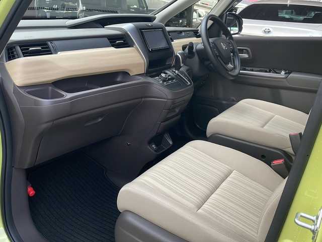 ホンダ フリード G ホンダセンシング 広島県 2017(平29)年 2.8万km シトロンドロップ 禁煙/ホンダセンシング/・衝突軽減ブレーキ〈CMBS〉/・誤発進抑制機能/・ACC〈アダプティブ・クルーズ・コントロール〉/・LKAS〈車線維持支援システム〉/・歩行者事故低減ステアリング/・路外逸脱抑制機能/・先行車発進お知らせ機能/・標識認識機能/社外ナビ（CN-RE03D）/・フルセグ/CD/DVD/Bluetooth/SD/REC/バックカメラ/両側パワースライドドア/ステアリングスイッチ/スマートキー/プッシュスタート/スペアキー/純正ドアバイザー/前後ドライブレコーダー（DRH-224SD）/ETC/純正15インチアルミホイール/Wエアバック