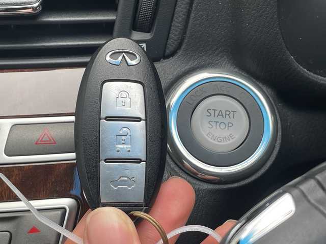 日産 フーガ 250GT 広島県 2015(平27)年 6.2万km クリスタルホワイトパール 禁煙/サンルーフ/純正ナビ/CD/DVD/DTV/Bluetooth/アラウンドビューモニター/レーダークルーズコントロール/黒革シート/シートヒーター/シートベンチレーション/パワーシート/メモリーシート/LEDオートライト/純正18インチアルミホイール/スマートキー/スペアキー/プッシュスタート/ビルトインETC/ステアリングスイッチ/純正フロアマット/純正ドアバイザー/電動格納ミラー