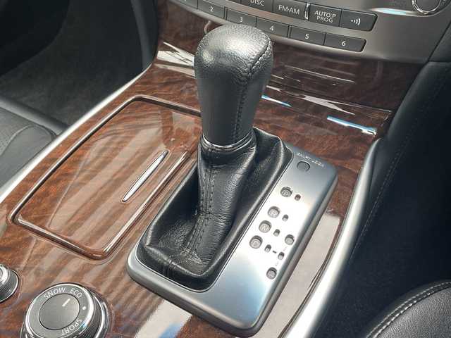 日産 フーガ 250GT 広島県 2015(平27)年 6.2万km クリスタルホワイトパール 禁煙/サンルーフ/純正ナビ/CD/DVD/DTV/Bluetooth/アラウンドビューモニター/レーダークルーズコントロール/黒革シート/シートヒーター/シートベンチレーション/パワーシート/メモリーシート/LEDオートライト/純正18インチアルミホイール/スマートキー/スペアキー/プッシュスタート/ビルトインETC/ステアリングスイッチ/純正フロアマット/純正ドアバイザー/電動格納ミラー