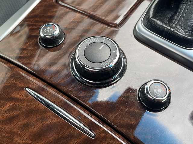 日産 フーガ 250GT 広島県 2015(平27)年 6.2万km クリスタルホワイトパール 禁煙/サンルーフ/純正ナビ/CD/DVD/DTV/Bluetooth/アラウンドビューモニター/レーダークルーズコントロール/黒革シート/シートヒーター/シートベンチレーション/パワーシート/メモリーシート/LEDオートライト/純正18インチアルミホイール/スマートキー/スペアキー/プッシュスタート/ビルトインETC/ステアリングスイッチ/純正フロアマット/純正ドアバイザー/電動格納ミラー