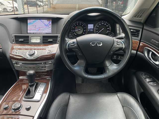 日産 フーガ 250GT 広島県 2015(平27)年 6.2万km クリスタルホワイトパール 禁煙/サンルーフ/純正ナビ/CD/DVD/DTV/Bluetooth/アラウンドビューモニター/レーダークルーズコントロール/黒革シート/シートヒーター/シートベンチレーション/パワーシート/メモリーシート/LEDオートライト/純正18インチアルミホイール/スマートキー/スペアキー/プッシュスタート/ビルトインETC/ステアリングスイッチ/純正フロアマット/純正ドアバイザー/電動格納ミラー