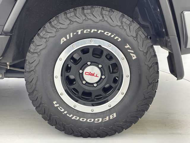 トヨタ ＦＪクルーザー カラーパッケージ 愛知県 2014(平26)年 6.8万km ブラック/ホワイト ワンオーナー/２トンカラー/SDナビ・TV/バックカメラ/ETC/ルーフレール/BFGoodrichタイヤ/TRD16インチAW/純正ホイールスタッドレス車載/HIDライト/クルーズコントロール/ドライブレコーダー/クリアランスソナー/カーテンエアバッグ/サイドエアバッグ