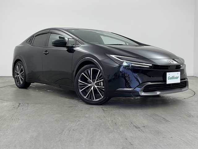トヨタ プリウス Z 兵庫県 2023(令5)年 2.3万km アティチュードブラックマイカ ・純正12.3インチナビ&HDディスプレイオーディオ&TV&USB&AppleCarPlay&AndroidAutoTM&Miracast&T-Connect/・パノラミックビューモニター（床下透過表示機能付）/・デジタルインナーミラー/・合成皮革シート/・前席シートヒーター/・前席シートベンチレーション/・パワーバックドア/・Bi-Beam LEDヘッドランプ/・LEDターンランプ/・LEDクリアランスランプ/・LEDデイライト/・ナノイーX/・ワイヤレス充電器/・ステアリングヒーター/・ToyotaSafetySense/・プリクラッシュセーフティ/・フロントクロストラフィックアラート/・レーントレーシングアシスト/・レーダークルーズコントロール/・オートマチックハイビーム/・ロードサインアシスト/・ドライバー異常時対応システム/・プロアクティブドライビングアシスト/・発進遅れ告知機能/・パーキングサポートブレーキ/・ブラインドスポットモニター/・アドバンスト パーク/・ワイヤレス充電器/・ビルドインETC2.0　