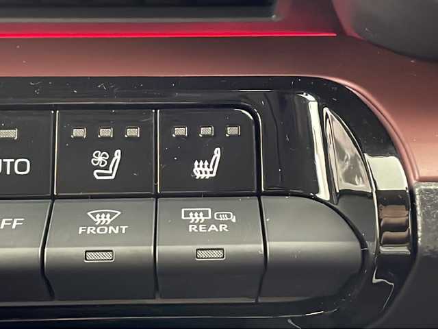 トヨタ プリウス Z 兵庫県 2023(令5)年 2.3万km アティチュードブラックマイカ ・純正12.3インチナビ&HDディスプレイオーディオ&TV&USB&AppleCarPlay&AndroidAutoTM&Miracast&T-Connect/・パノラミックビューモニター（床下透過表示機能付）/・デジタルインナーミラー/・合成皮革シート/・前席シートヒーター/・前席シートベンチレーション/・パワーバックドア/・Bi-Beam LEDヘッドランプ/・LEDターンランプ/・LEDクリアランスランプ/・LEDデイライト/・ナノイーX/・ワイヤレス充電器/・ステアリングヒーター/・ToyotaSafetySense/・プリクラッシュセーフティ/・フロントクロストラフィックアラート/・レーントレーシングアシスト/・レーダークルーズコントロール/・オートマチックハイビーム/・ロードサインアシスト/・ドライバー異常時対応システム/・プロアクティブドライビングアシスト/・発進遅れ告知機能/・パーキングサポートブレーキ/・ブラインドスポットモニター/・アドバンスト パーク/・ワイヤレス充電器/・ビルドインETC2.0　