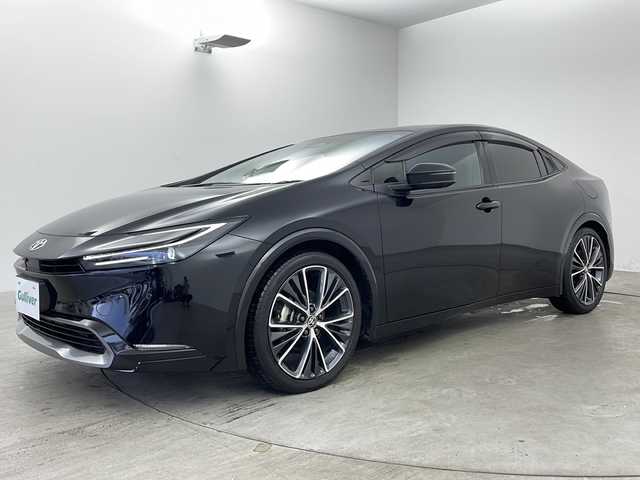 トヨタ プリウス Z 兵庫県 2023(令5)年 2.3万km アティチュードブラックマイカ ・純正12.3インチナビ&HDディスプレイオーディオ&TV&USB&AppleCarPlay&AndroidAutoTM&Miracast&T-Connect/・パノラミックビューモニター（床下透過表示機能付）/・デジタルインナーミラー/・合成皮革シート/・前席シートヒーター/・前席シートベンチレーション/・パワーバックドア/・Bi-Beam LEDヘッドランプ/・LEDターンランプ/・LEDクリアランスランプ/・LEDデイライト/・ナノイーX/・ワイヤレス充電器/・ステアリングヒーター/・ToyotaSafetySense/・プリクラッシュセーフティ/・フロントクロストラフィックアラート/・レーントレーシングアシスト/・レーダークルーズコントロール/・オートマチックハイビーム/・ロードサインアシスト/・ドライバー異常時対応システム/・プロアクティブドライビングアシスト/・発進遅れ告知機能/・パーキングサポートブレーキ/・ブラインドスポットモニター/・アドバンスト パーク/・ワイヤレス充電器/・ビルドインETC2.0　