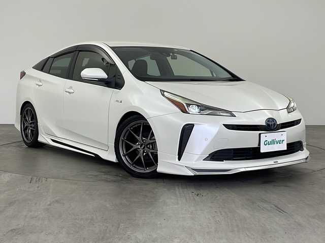 トヨタ プリウス S 兵庫県 2019(令1)年 3.7万km ホワイトパールクリスタルシャイン ・社外ナビ＆TV＆CD＆DVD＆BT＆USB/・バックカメラ/・ビルトインETC/・レーダークルーズコントロール/・モデリスタエアロ（フロント＋サイド＋リア）/・トヨタセーフティセンス/・プリクラッシュセーフティ/・レーンキープアシスト/・ふらつき検知機能/・先行車発進告知/・パーキングサポートブレーキ/・クリアランスソナー/・オートマチックハイビーム/・LEDオートライト/・前後コーナーセンサー/・BBS製18インチアルミホイール/・純正フロアマット/・ステアリングリモコン/・社外ドライブレコーダー/・スマートキー/・プッシュスタート/・スペアキー/・ドアバイザー/・RSR車高調/・ローダウン/・盗難防止装置