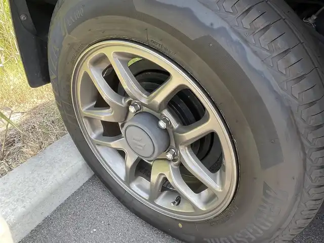 スズキ ジムニー XC 千葉県 2019(令1)年 5.2万km ブルーイッシュブラックパール3 純正ナビ/Bluetooth CD DVD フルセグ/シートヒーター/純正フロアマット/純正アルミホイール/クルーズコントロール/背面タイヤ/ＬＥＤヘッドライト/４ＷＤ/プッシュスタート/スマートキー/ウィンカーミラー/ステアリングスイッチ/スズキセーフティーサポート/衝突軽減ブレーキ/レーンキープアシスト/オートライト