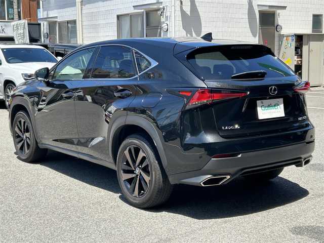 レクサス ＮＸ 300 バージョンL 大阪府 2018(平30)年 3万km グラファイトブラックガラスフレーク OP:パノラマルーフ/10.3インチワイドディスプレイ/本革シート/本革ステアリング/前席パワーシート/前席シートクーラー/4座シートヒーター/ステアリングヒーター/電動格納セカンドシート/パワーバックドア/ドライブレコーダー/ビルトインETC（ETC2.0）/プリクラッシュセーフティー/・歩行者検知機能付き衝突回避支援/レーントレーシングアシスト/オートマチックハイビーム/アダプティブハイビーム/レーダークルーズコントロール/ブラインドスポットモニター/ロードサインアシスト/クリアランスソナー/10.5インチワイドディスプレイ/LED3眼ヘッドライト/電動パーキングブレーキ/ウィンカーミラー