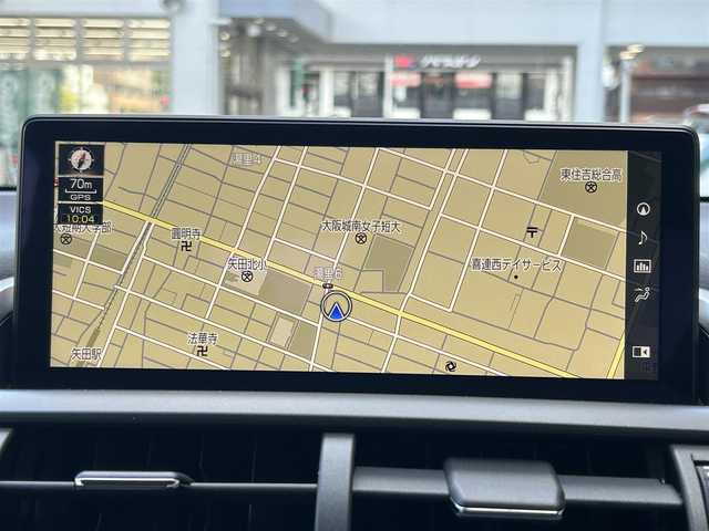 レクサス ＮＸ 300 バージョンL 大阪府 2018(平30)年 3万km グラファイトブラックガラスフレーク OP:パノラマルーフ/10.3インチワイドディスプレイ/本革シート/本革ステアリング/前席パワーシート/前席シートクーラー/4座シートヒーター/ステアリングヒーター/電動格納セカンドシート/パワーバックドア/ドライブレコーダー/ビルトインETC（ETC2.0）/プリクラッシュセーフティー/・歩行者検知機能付き衝突回避支援/レーントレーシングアシスト/オートマチックハイビーム/アダプティブハイビーム/レーダークルーズコントロール/ブラインドスポットモニター/ロードサインアシスト/クリアランスソナー/10.5インチワイドディスプレイ/LED3眼ヘッドライト/電動パーキングブレーキ/ウィンカーミラー