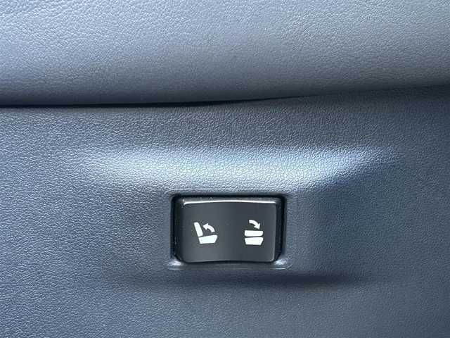 レクサス ＮＸ 300 バージョンL 大阪府 2018(平30)年 3万km グラファイトブラックガラスフレーク OP:パノラマルーフ/10.3インチワイドディスプレイ/本革シート/本革ステアリング/前席パワーシート/前席シートクーラー/4座シートヒーター/ステアリングヒーター/電動格納セカンドシート/パワーバックドア/ドライブレコーダー/ビルトインETC（ETC2.0）/プリクラッシュセーフティー/・歩行者検知機能付き衝突回避支援/レーントレーシングアシスト/オートマチックハイビーム/アダプティブハイビーム/レーダークルーズコントロール/ブラインドスポットモニター/ロードサインアシスト/クリアランスソナー/10.5インチワイドディスプレイ/LED3眼ヘッドライト/電動パーキングブレーキ/ウィンカーミラー