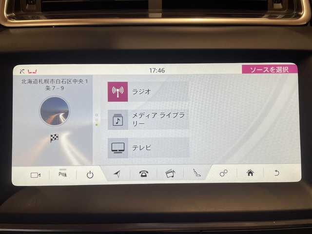 ジャガー Ｅペース P200 道央・札幌 2020(令2)年 2.4万km ベージュ ボラスコグレイ/ドライブプロパック/　・ACC/　・ブラインドスポットアシスト/　・ハイスピードエマージェンシーブレーキ/エボニーグレインレザーシート/10Way電動フロントシート（ヒーター付）/地上波デジタルTV/18インチスタイル9008”9スポークAW/ナビゲーションプロ/カーペットマット/パワーテールゲート/レーンキープアシスト/360°カメラ
