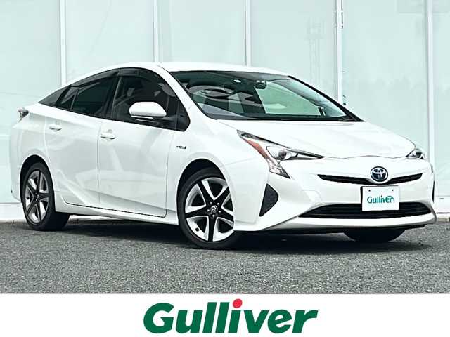トヨタ プリウス S ツーリングセレクション 福岡県 2016(平28)年 4.8万km ホワイトパールクリスタルシャイン ・純正ナビ【NSCD-W66】/-BT/フルセグTV/CD/DVD/FM/AM/・バックカメラ/・レーダークルーズコントロール/・前後ドライブレコーダー【DRV-MR740】/・衝突軽減ブレーキ/・車線逸脱警報/・オートライト/・オートハイビーム/・ウィンカーミラー/・ドアバイザー/・純正アルミ17インチ/・純正フロアマット/・ETC/・スマートキー