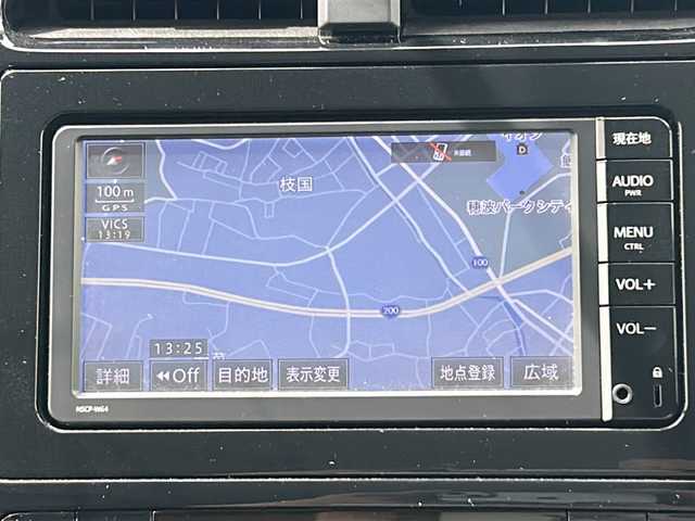 トヨタ プリウス S ツーリングセレクション 福岡県 2016(平28)年 4.8万km ホワイトパールクリスタルシャイン ・純正ナビ【NSCD-W66】/-BT/フルセグTV/CD/DVD/FM/AM/・バックカメラ/・レーダークルーズコントロール/・前後ドライブレコーダー【DRV-MR740】/・衝突軽減ブレーキ/・車線逸脱警報/・オートライト/・オートハイビーム/・ウィンカーミラー/・ドアバイザー/・純正アルミ17インチ/・純正フロアマット/・ETC/・スマートキー