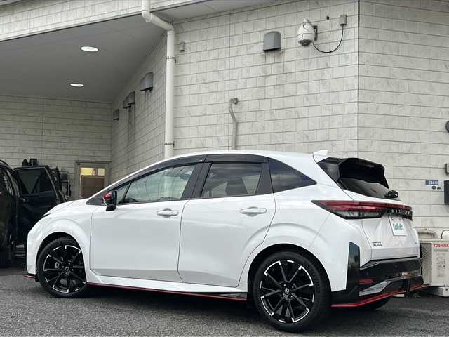 日産 オーラ ニスモ 神奈川県 2024(令6)年 0.8万km ピュアホワイトパール ワンオーナー/純正9インチSDナビ /【フルセグTV/HDMI/BT/SD】/全方位カメラ/NISMOハーフレザーシート/パワーシート /純正NISMO17インチAW/NISMOアルカンターラコンビステアリング/ETC/ドライブレコーダー/純正フロアマット/LEDライト/フォグランプ/スペアキー/新車時保証書/取扱説明書
