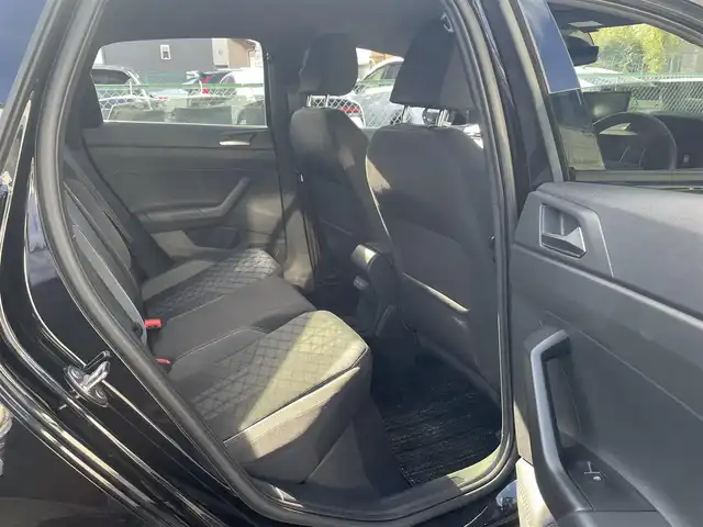 フォルクスワーゲン ＶＷ ポロ TSI Rライン 埼玉県 2023(令5)年 0.6万km 黒 ワンオーナー/ターボ/純正メモリーナビ/（ラジオ＆ＢＴ）/バックカメラ/ビルトインＥＴＣ（２.０）/ドライブレコーダー（前後）/パーキングアシスト/前後コーナーセンサー/ブラインドスポットモニター/レータークルーズコントロール/パドルシフト/ステアリングリモコン/革巻きステアリング/アイドリングストップ/純正１７inアルミホイール/オートライト/ＬＥＤライト/フォグランプ /ウィンカーミラー/電動格納ミラー/スマートキー/プッシュスタート/Ｗエアバッグ/横滑り防止装置/ＡＢＳ/フロアマット/新車保証書/スマートスペアキー有