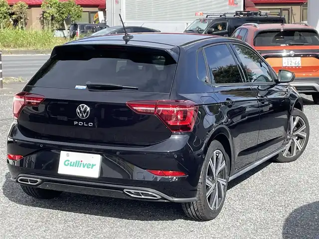フォルクスワーゲン ＶＷ ポロ TSI Rライン 埼玉県 2023(令5)年 0.6万km 黒 ワンオーナー/ターボ/純正メモリーナビ/（ラジオ＆ＢＴ）/バックカメラ/ビルトインＥＴＣ（２.０）/ドライブレコーダー（前後）/パーキングアシスト/前後コーナーセンサー/ブラインドスポットモニター/レータークルーズコントロール/パドルシフト/ステアリングリモコン/革巻きステアリング/アイドリングストップ/純正１７inアルミホイール/オートライト/ＬＥＤライト/フォグランプ /ウィンカーミラー/電動格納ミラー/スマートキー/プッシュスタート/Ｗエアバッグ/横滑り防止装置/ＡＢＳ/フロアマット/新車保証書/スマートスペアキー有