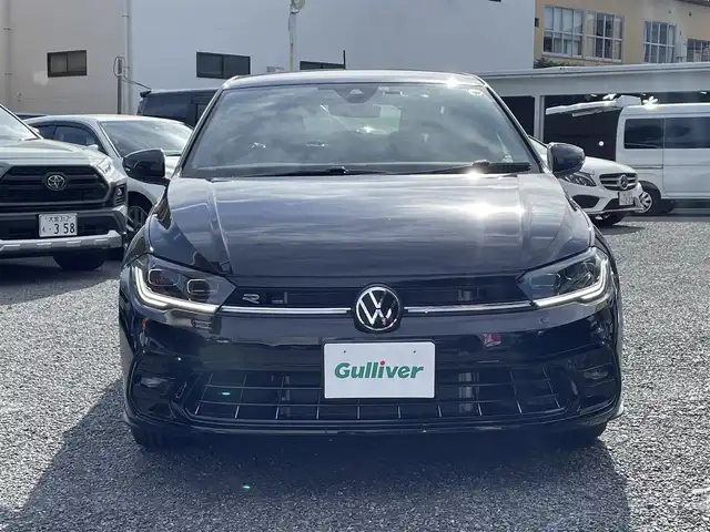 フォルクスワーゲン ＶＷ ポロ TSI Rライン 埼玉県 2023(令5)年 0.6万km 黒 ワンオーナー/ターボ/純正メモリーナビ/（ラジオ＆ＢＴ）/バックカメラ/ビルトインＥＴＣ（２.０）/ドライブレコーダー（前後）/パーキングアシスト/前後コーナーセンサー/ブラインドスポットモニター/レータークルーズコントロール/パドルシフト/ステアリングリモコン/革巻きステアリング/アイドリングストップ/純正１７inアルミホイール/オートライト/ＬＥＤライト/フォグランプ /ウィンカーミラー/電動格納ミラー/スマートキー/プッシュスタート/Ｗエアバッグ/横滑り防止装置/ＡＢＳ/フロアマット/新車保証書/スマートスペアキー有