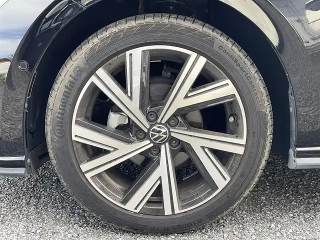 フォルクスワーゲン ＶＷ ポロ TSI Rライン 埼玉県 2023(令5)年 0.6万km 黒 ワンオーナー/ターボ/純正メモリーナビ/（ラジオ＆ＢＴ）/バックカメラ/ビルトインＥＴＣ（２.０）/ドライブレコーダー（前後）/パーキングアシスト/前後コーナーセンサー/ブラインドスポットモニター/レータークルーズコントロール/パドルシフト/ステアリングリモコン/革巻きステアリング/アイドリングストップ/純正１７inアルミホイール/オートライト/ＬＥＤライト/フォグランプ /ウィンカーミラー/電動格納ミラー/スマートキー/プッシュスタート/Ｗエアバッグ/横滑り防止装置/ＡＢＳ/フロアマット/新車保証書/スマートスペアキー有