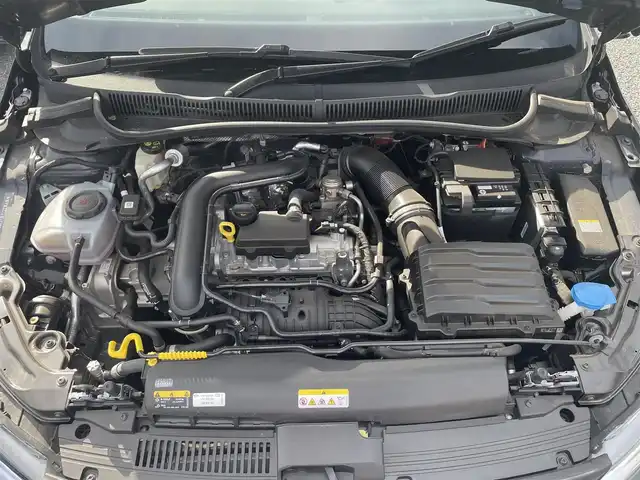 フォルクスワーゲン ＶＷ ポロ TSI Rライン 埼玉県 2023(令5)年 0.6万km 黒 ワンオーナー/ターボ/純正メモリーナビ/（ラジオ＆ＢＴ）/バックカメラ/ビルトインＥＴＣ（２.０）/ドライブレコーダー（前後）/パーキングアシスト/前後コーナーセンサー/ブラインドスポットモニター/レータークルーズコントロール/パドルシフト/ステアリングリモコン/革巻きステアリング/アイドリングストップ/純正１７inアルミホイール/オートライト/ＬＥＤライト/フォグランプ /ウィンカーミラー/電動格納ミラー/スマートキー/プッシュスタート/Ｗエアバッグ/横滑り防止装置/ＡＢＳ/フロアマット/新車保証書/スマートスペアキー有