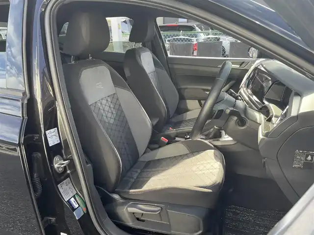 フォルクスワーゲン ＶＷ ポロ TSI Rライン 埼玉県 2023(令5)年 0.6万km 黒 ワンオーナー/ターボ/純正メモリーナビ/（ラジオ＆ＢＴ）/バックカメラ/ビルトインＥＴＣ（２.０）/ドライブレコーダー（前後）/パーキングアシスト/前後コーナーセンサー/ブラインドスポットモニター/レータークルーズコントロール/パドルシフト/ステアリングリモコン/革巻きステアリング/アイドリングストップ/純正１７inアルミホイール/オートライト/ＬＥＤライト/フォグランプ /ウィンカーミラー/電動格納ミラー/スマートキー/プッシュスタート/Ｗエアバッグ/横滑り防止装置/ＡＢＳ/フロアマット/新車保証書/スマートスペアキー有