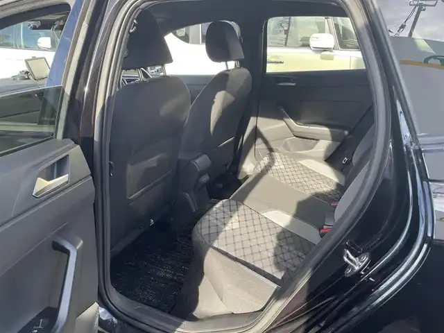 フォルクスワーゲン ＶＷ ポロ TSI Rライン 埼玉県 2023(令5)年 0.6万km 黒 ワンオーナー/ターボ/純正メモリーナビ/（ラジオ＆ＢＴ）/バックカメラ/ビルトインＥＴＣ（２.０）/ドライブレコーダー（前後）/パーキングアシスト/前後コーナーセンサー/ブラインドスポットモニター/レータークルーズコントロール/パドルシフト/ステアリングリモコン/革巻きステアリング/アイドリングストップ/純正１７inアルミホイール/オートライト/ＬＥＤライト/フォグランプ /ウィンカーミラー/電動格納ミラー/スマートキー/プッシュスタート/Ｗエアバッグ/横滑り防止装置/ＡＢＳ/フロアマット/新車保証書/スマートスペアキー有