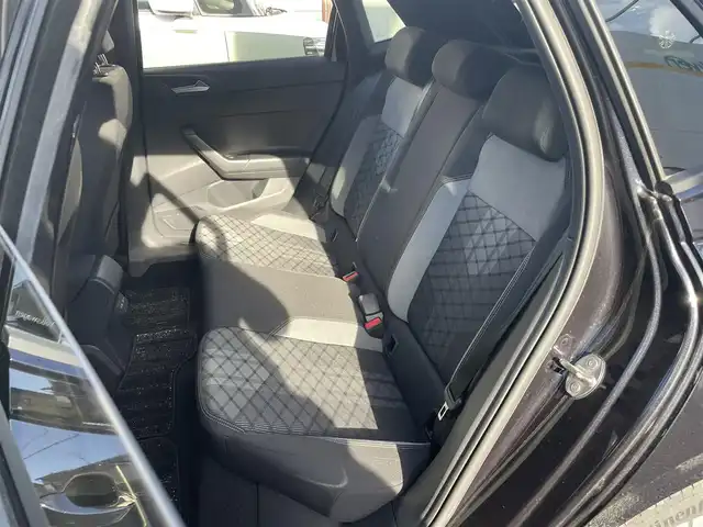 フォルクスワーゲン ＶＷ ポロ TSI Rライン 埼玉県 2023(令5)年 0.6万km 黒 ワンオーナー/ターボ/純正メモリーナビ/（ラジオ＆ＢＴ）/バックカメラ/ビルトインＥＴＣ（２.０）/ドライブレコーダー（前後）/パーキングアシスト/前後コーナーセンサー/ブラインドスポットモニター/レータークルーズコントロール/パドルシフト/ステアリングリモコン/革巻きステアリング/アイドリングストップ/純正１７inアルミホイール/オートライト/ＬＥＤライト/フォグランプ /ウィンカーミラー/電動格納ミラー/スマートキー/プッシュスタート/Ｗエアバッグ/横滑り防止装置/ＡＢＳ/フロアマット/新車保証書/スマートスペアキー有