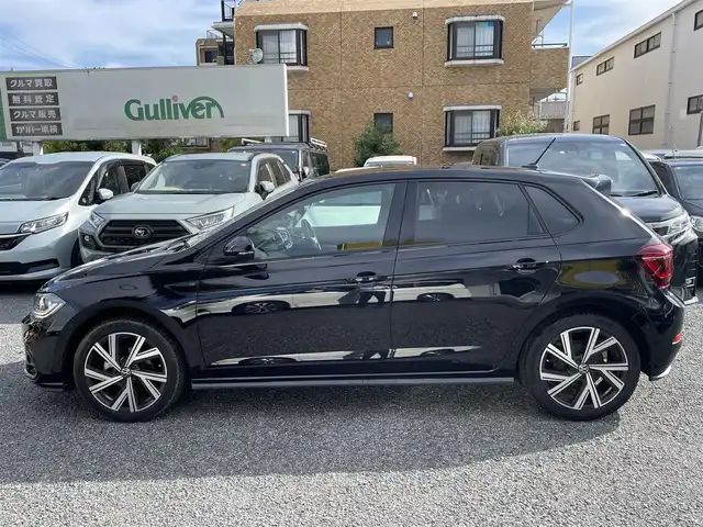 フォルクスワーゲン ＶＷ ポロ TSI Rライン 埼玉県 2023(令5)年 0.6万km 黒 ワンオーナー/ターボ/純正メモリーナビ/（ラジオ＆ＢＴ）/バックカメラ/ビルトインＥＴＣ（２.０）/ドライブレコーダー（前後）/パーキングアシスト/前後コーナーセンサー/ブラインドスポットモニター/レータークルーズコントロール/パドルシフト/ステアリングリモコン/革巻きステアリング/アイドリングストップ/純正１７inアルミホイール/オートライト/ＬＥＤライト/フォグランプ /ウィンカーミラー/電動格納ミラー/スマートキー/プッシュスタート/Ｗエアバッグ/横滑り防止装置/ＡＢＳ/フロアマット/新車保証書/スマートスペアキー有