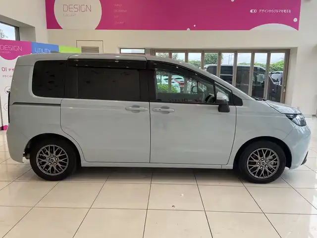 ホンダ フリード ハイブリット e:HEV AIR 埼玉県 2024(令6)年 3.4万km フィヨルドミストパール ホンダセンシング/純正11.4インチナビ/　　CD/DVD/BT/USB/SD/フルセグ/バックカメラ/フリップダウンモニター/レーダークルーズコントロール/両側パワースライドドア/LEDオートライト/ステアリングスイッチ/純正ホイール積み込み/社外15インチアルミホイール/スマートキー/ビルトインETC