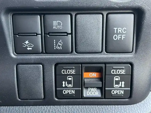 トヨタ ヴォクシー ハイブリッド ZS 煌Ⅲ 大阪府 2020(令2)年 5.2万km ホワイトパールクリスタルシャイン ９インチナビ　/フルセグ　/Ｂｌｕｅｔｏｏｔｈ　/バックカメラ　/フリップダウンモニター　/両側パワースライド　/前席シートヒーター　/クルーズコントロール　/前後ドライブレコーダー　/前後コーナーセンサー　/ＥＴＣ