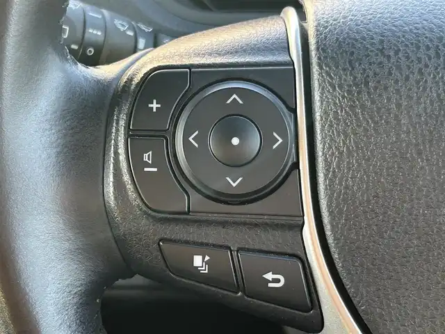 トヨタ ヴォクシー ハイブリッド ZS 煌Ⅲ 大阪府 2020(令2)年 5.2万km ホワイトパールクリスタルシャイン ９インチナビ　/フルセグ　/Ｂｌｕｅｔｏｏｔｈ　/バックカメラ　/フリップダウンモニター　/両側パワースライド　/前席シートヒーター　/クルーズコントロール　/前後ドライブレコーダー　/前後コーナーセンサー　/ＥＴＣ