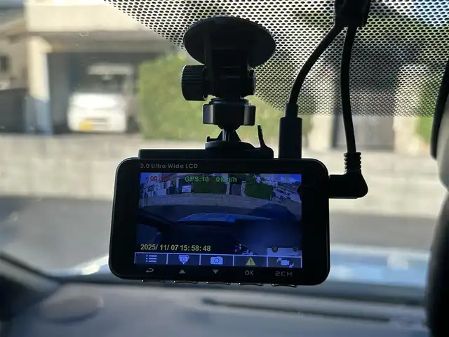 トヨタ ヴォクシー ハイブリッド ZS 煌Ⅲ 大阪府 2020(令2)年 5.2万km ホワイトパールクリスタルシャイン ９インチナビ　/フルセグ　/Ｂｌｕｅｔｏｏｔｈ　/バックカメラ　/フリップダウンモニター　/両側パワースライド　/前席シートヒーター　/クルーズコントロール　/前後ドライブレコーダー　/前後コーナーセンサー　/ＥＴＣ