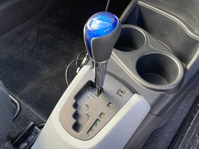 トヨタ アクア S 岩手県 2013(平25)年 7.2万km ライムホワイトパールクリスタルシャイン 純正メモリナビ/AM/FM/CD/DVD/Bluetooth/ワンセグTV/バックカメラ/ETC/衝突被害軽減ブレーキ/横滑り防止装置/オートライト/スマートキー/プッシュスタート/電動格納ミラー/純正15インチAW/取扱説明書