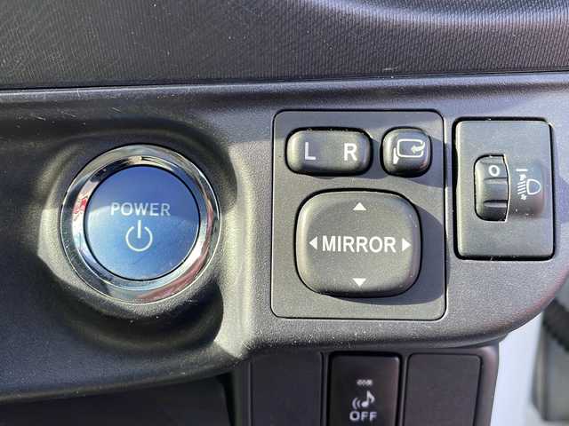 トヨタ アクア S 岩手県 2013(平25)年 7.2万km ライムホワイトパールクリスタルシャイン 純正メモリナビ/AM/FM/CD/DVD/Bluetooth/ワンセグTV/バックカメラ/ETC/衝突被害軽減ブレーキ/横滑り防止装置/オートライト/スマートキー/プッシュスタート/電動格納ミラー/純正15インチAW/取扱説明書